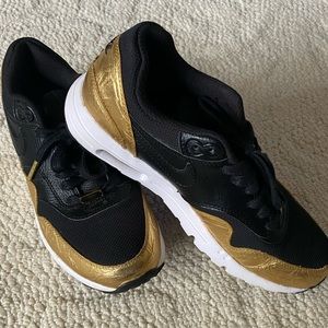 🏈 RARE Nike Air Max Sneakers -Super Bowl 50-